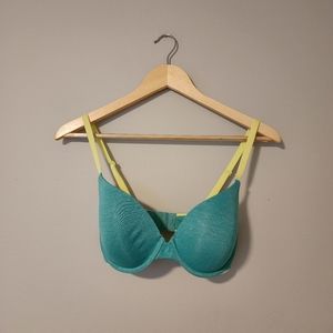 ✨2 for $5✨ Victoria’s Secret Underwire Padded Bra Size 32DD